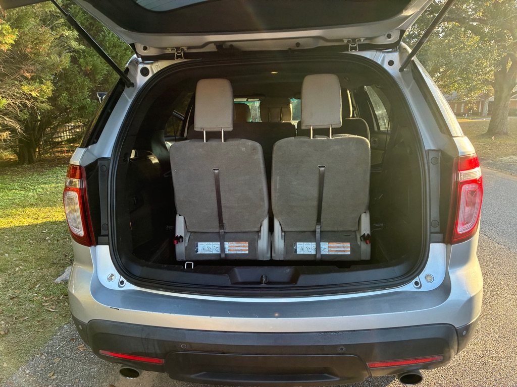Photo 12 of this FORD EXPLORER