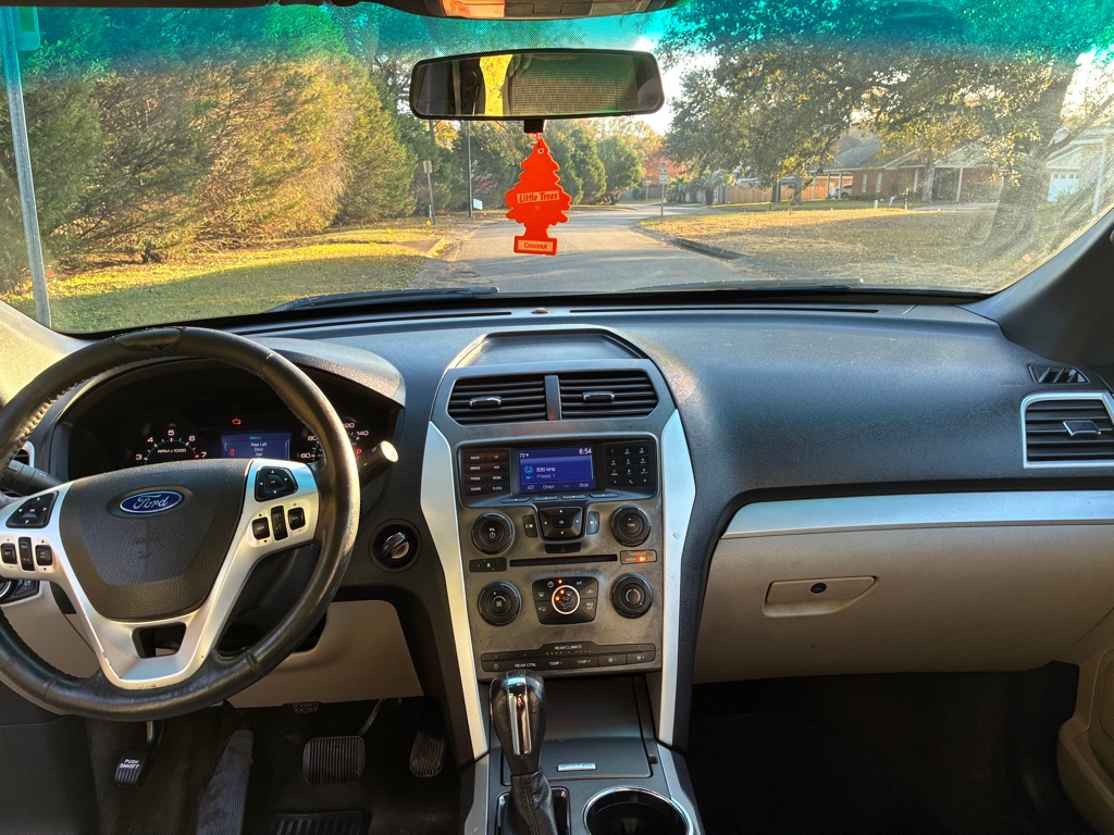 Photo 15 of this FORD EXPLORER