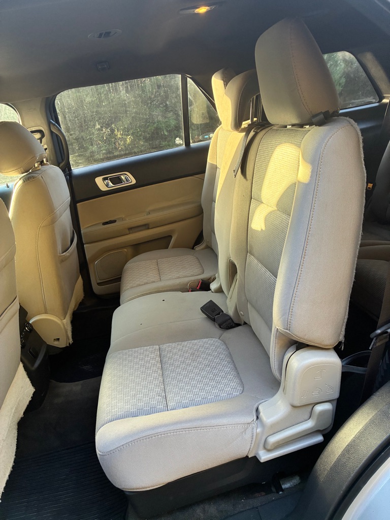 Photo 13 of this FORD EXPLORER