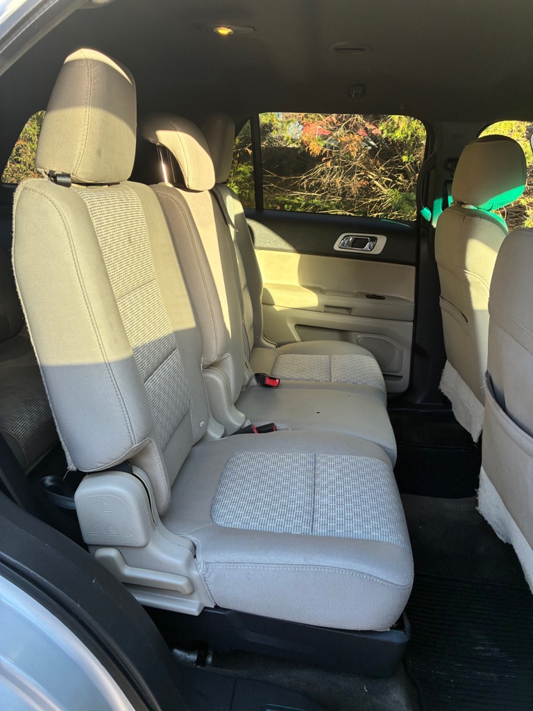 Photo 10 of this FORD EXPLORER