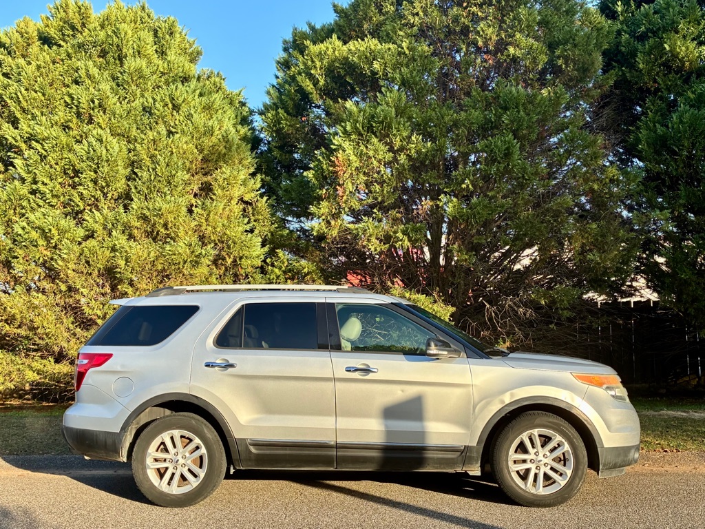 Photo 5 of this FORD EXPLORER