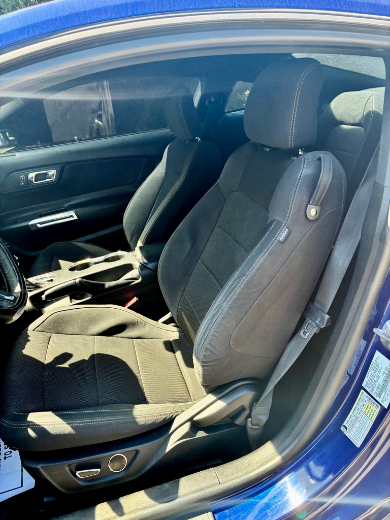 Photo 20 of this FORD MUSTANG