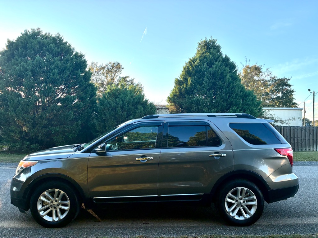 Photo 6 of this FORD EXPLORER