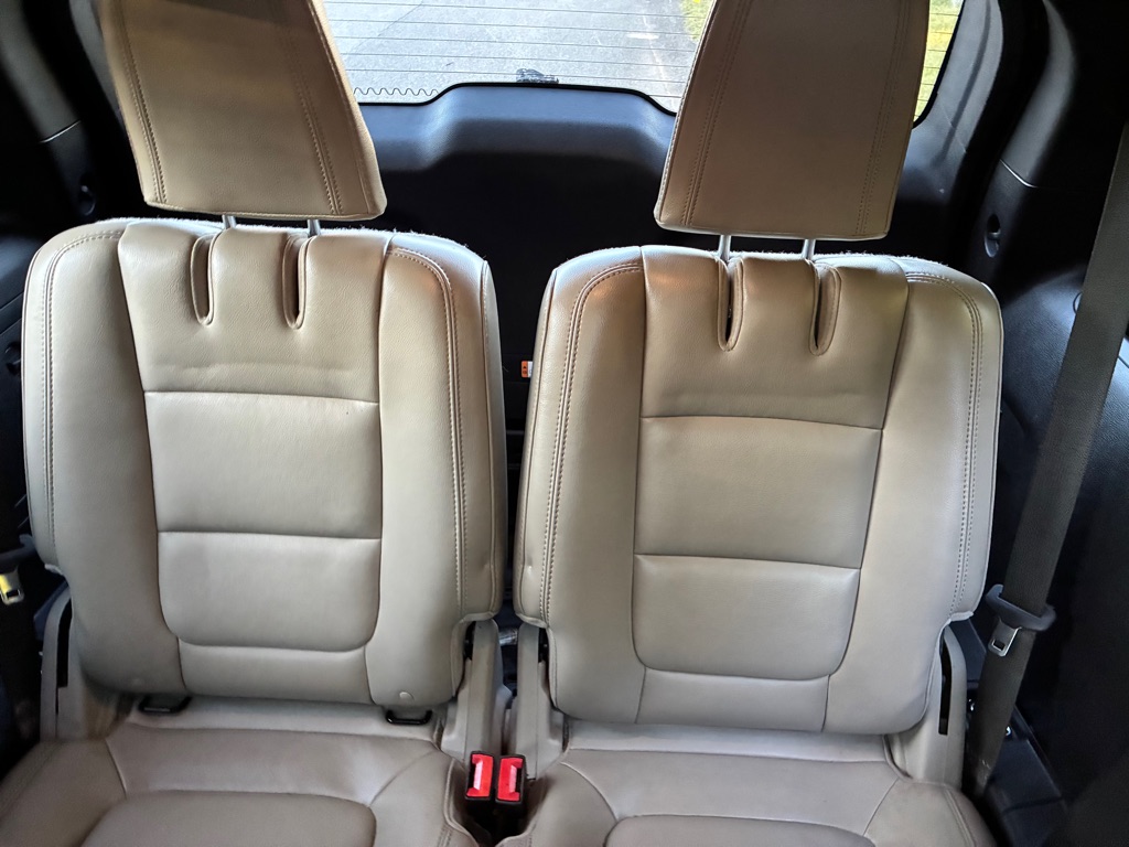 Photo 18 of this FORD EXPLORER