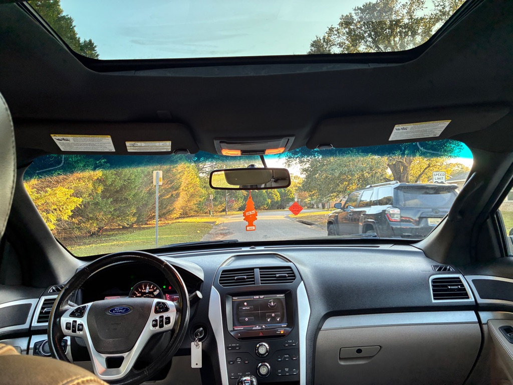 Photo 16 of this FORD EXPLORER