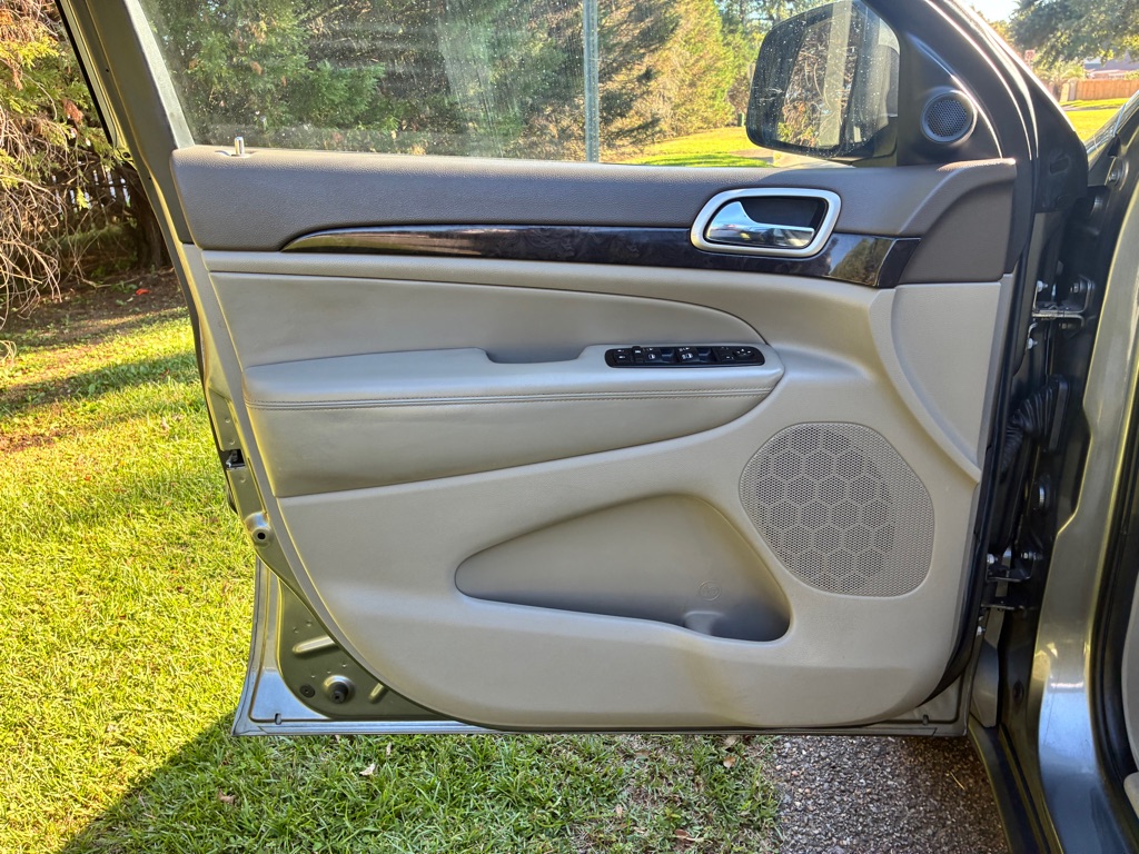 Photo 9 of this JEEP GRAND CHEROKEE