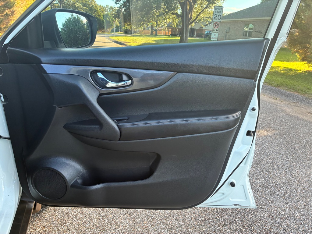 Photo 16 of this NISSAN ROGUE