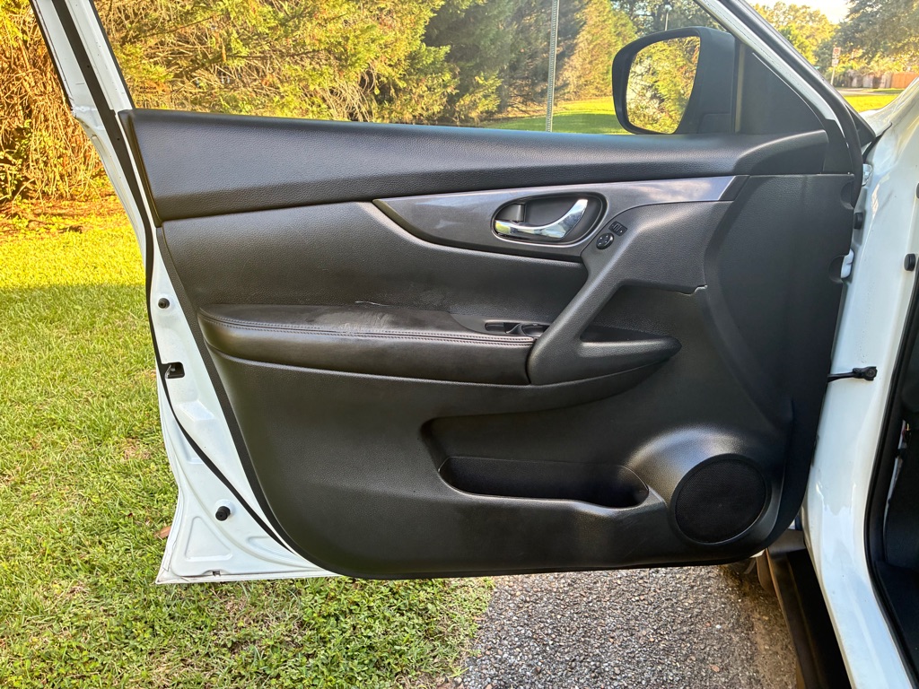 Photo 9 of this NISSAN ROGUE