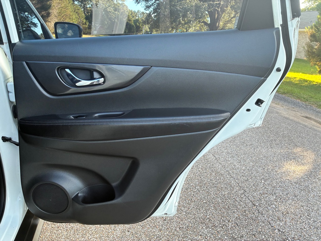 Photo 14 of this NISSAN ROGUE