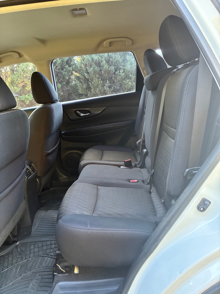 Photo 10 of this NISSAN ROGUE