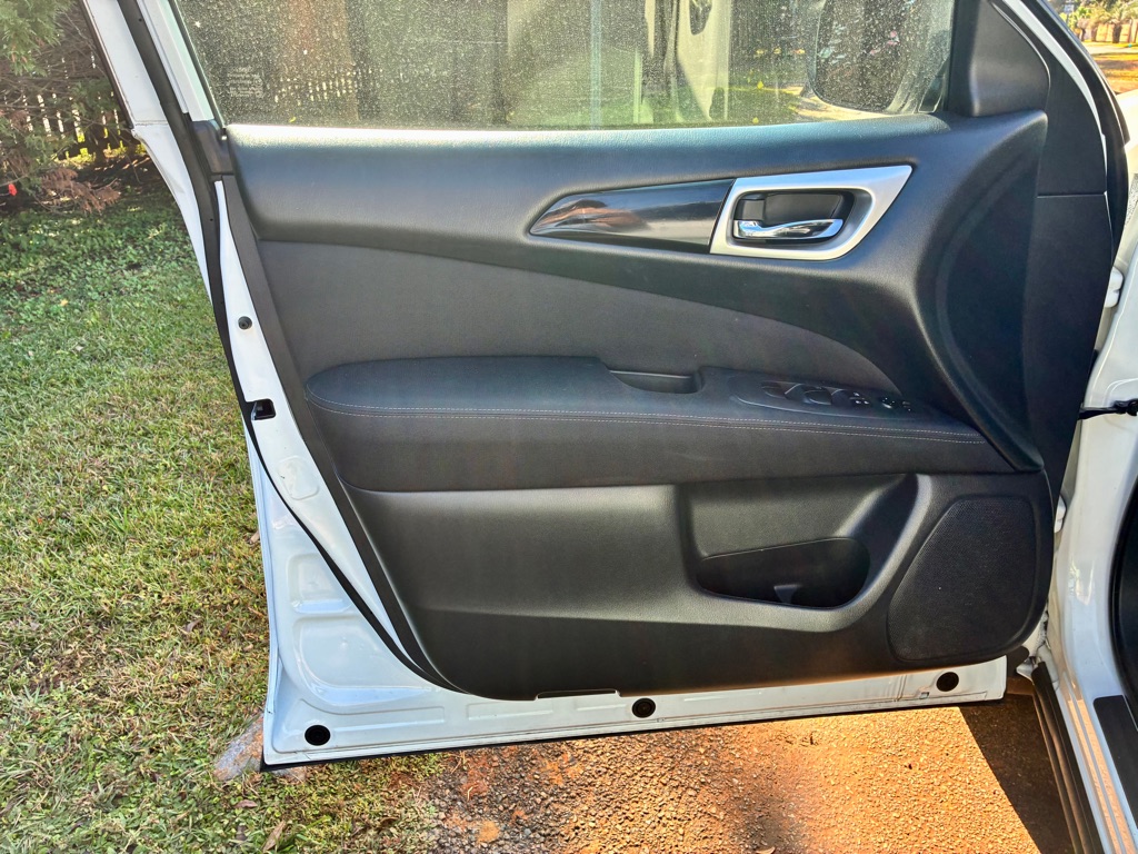 Photo 9 of this NISSAN PATHFINDER