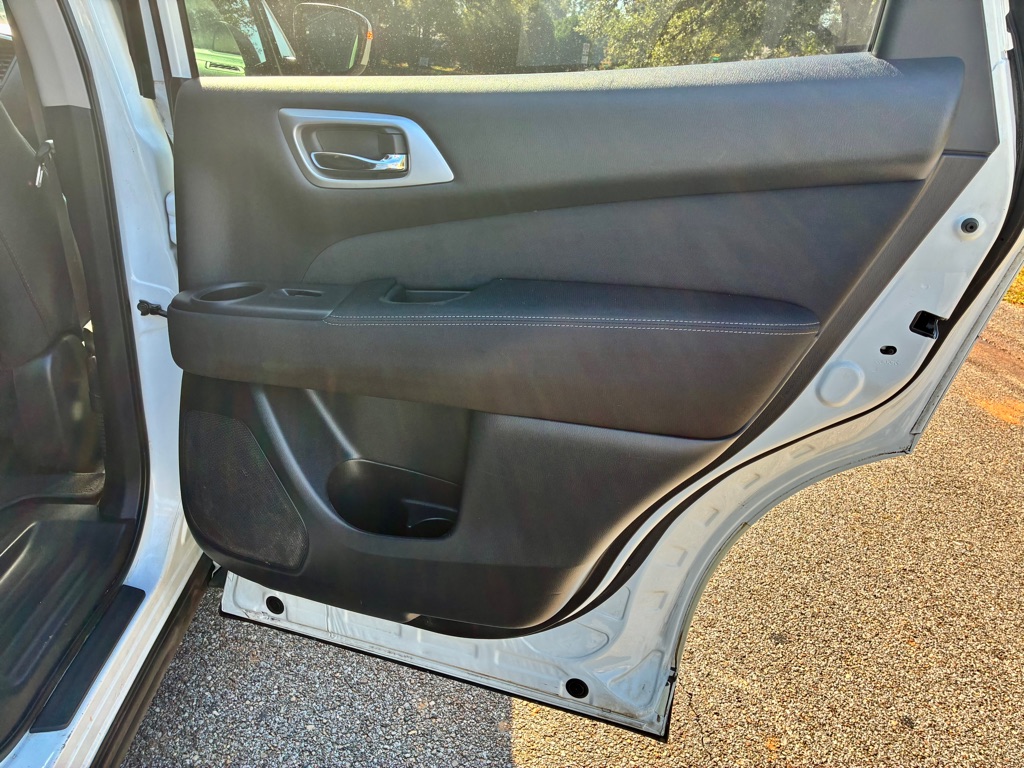 Photo 16 of this NISSAN PATHFINDER