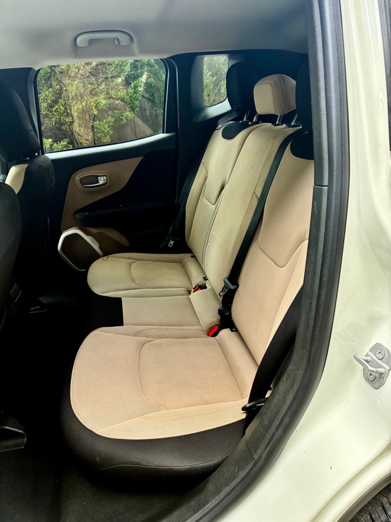 Photo 11 of this JEEP RENEGADE