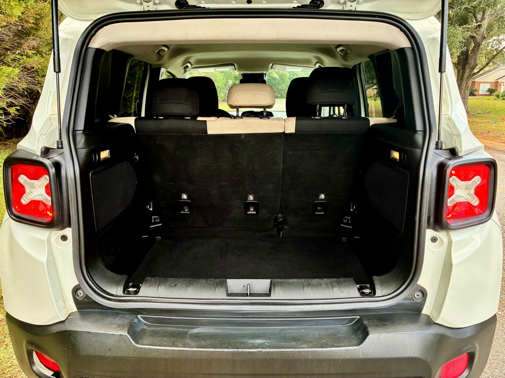 Photo 13 of this JEEP RENEGADE