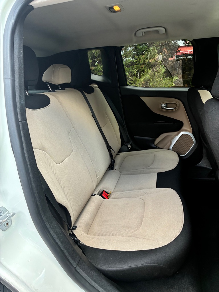 Photo 14 of this JEEP RENEGADE
