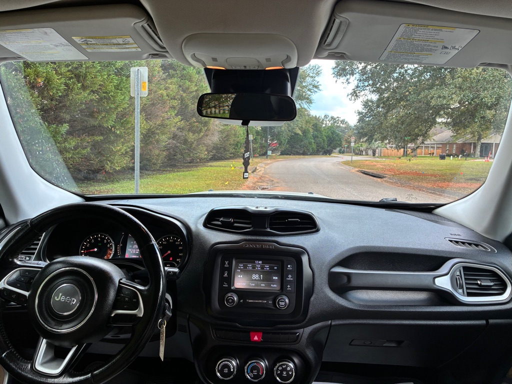 Photo 18 of this JEEP RENEGADE