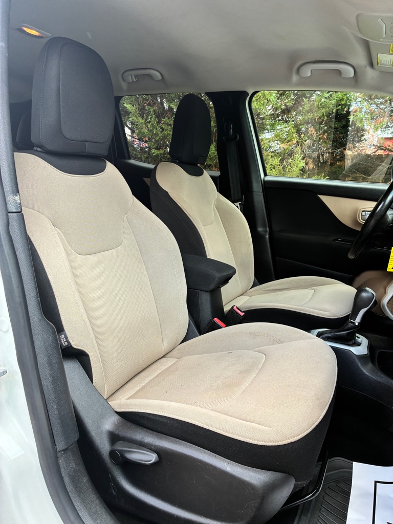Photo 16 of this JEEP RENEGADE