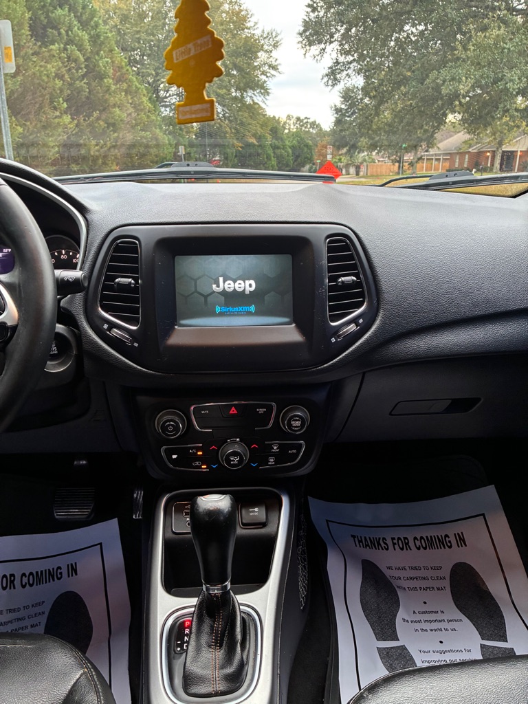 Photo 19 of this JEEP COMPASS