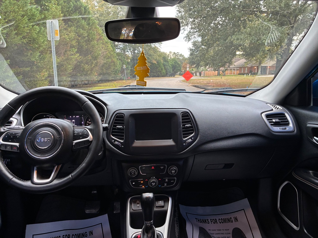 Photo 18 of this JEEP COMPASS