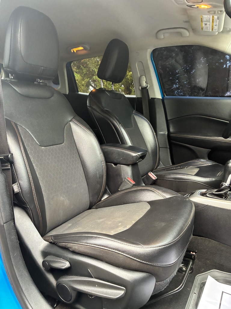 Photo 16 of this JEEP COMPASS