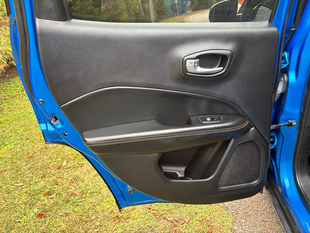 Photo 11 of this JEEP COMPASS
