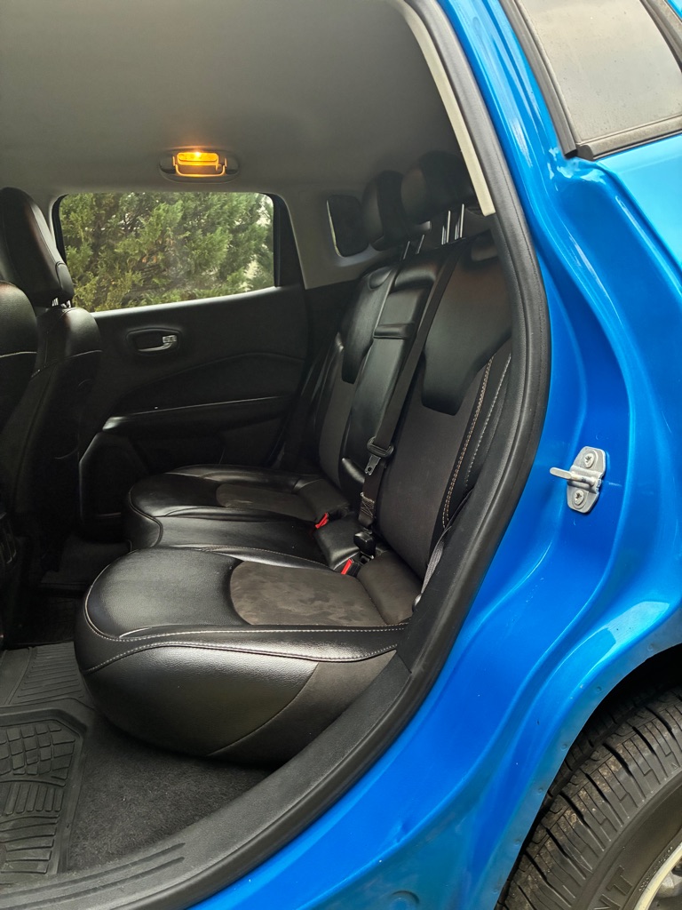 Photo 10 of this JEEP COMPASS