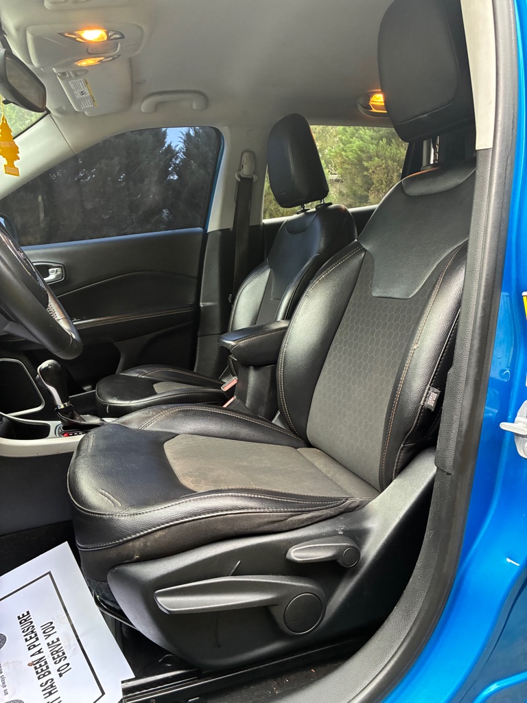 Photo 8 of this JEEP COMPASS
