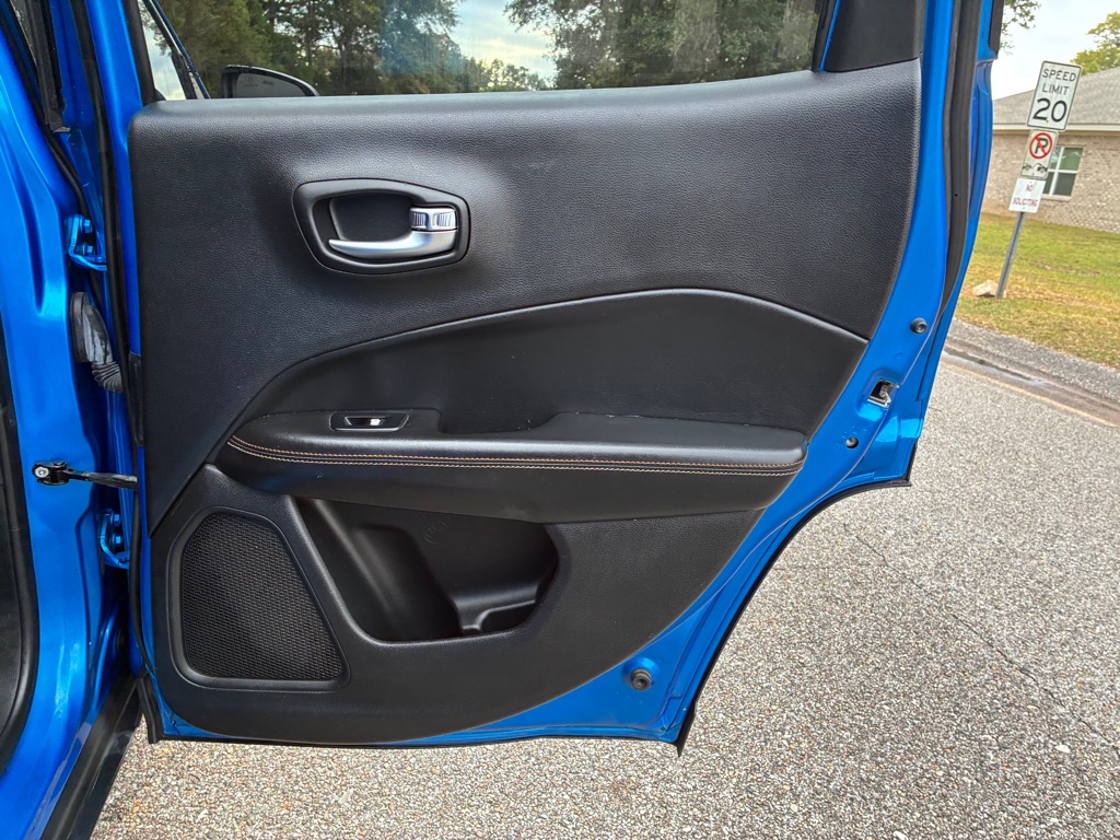 Photo 15 of this JEEP COMPASS
