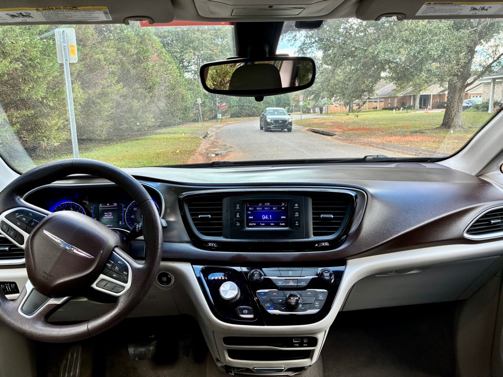 Photo 11 of this CHRYSLER PACIFICA