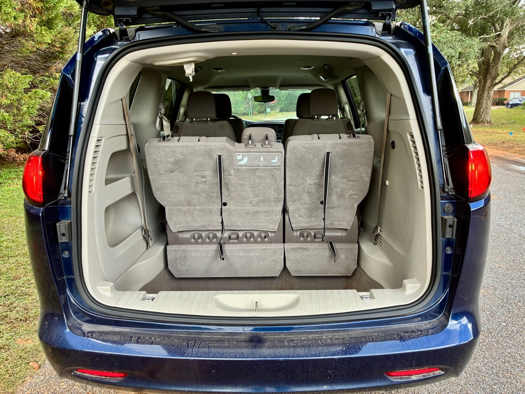 Photo 13 of this CHRYSLER PACIFICA