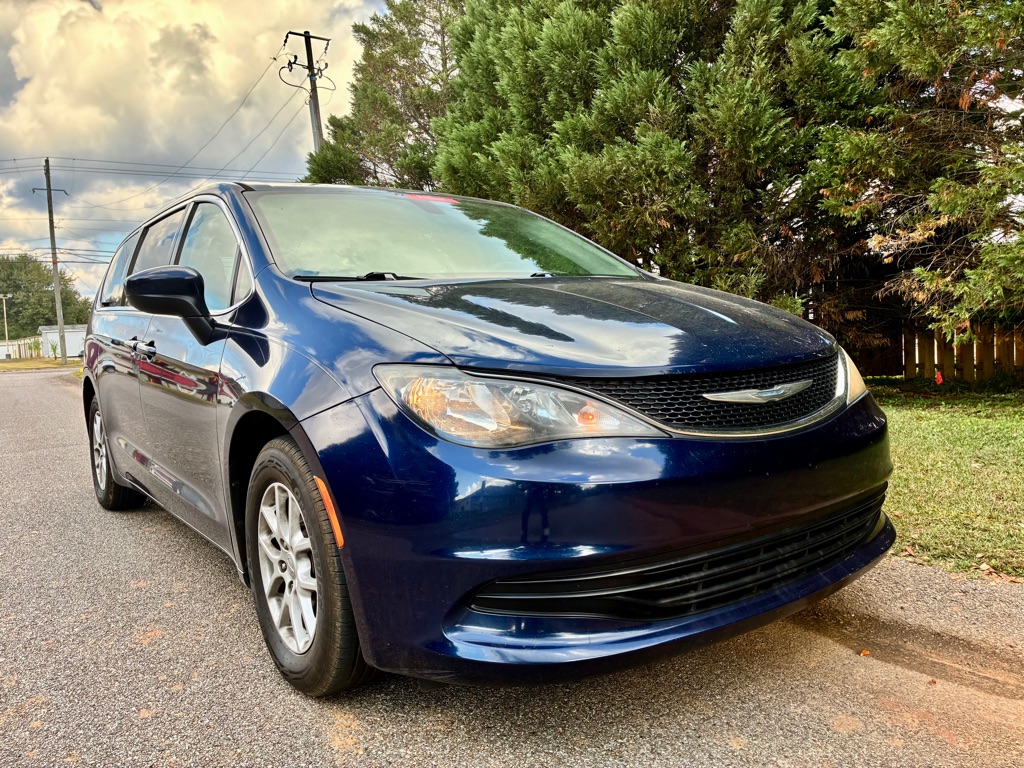 Photo 5 of this CHRYSLER PACIFICA