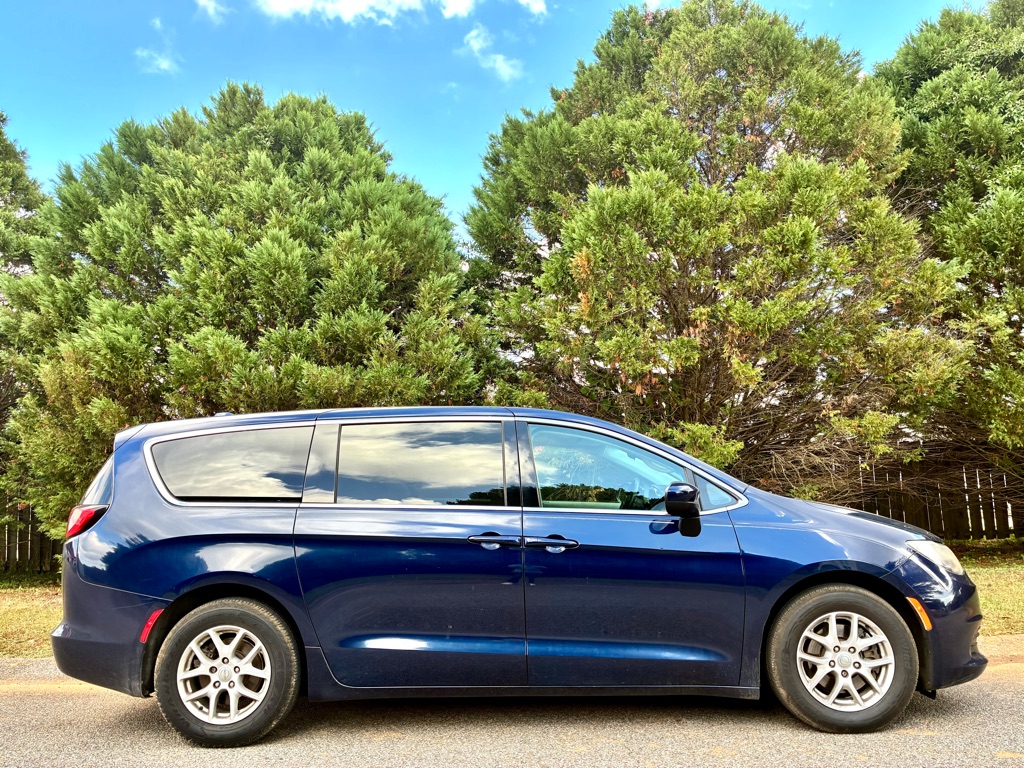 Photo 6 of this CHRYSLER PACIFICA
