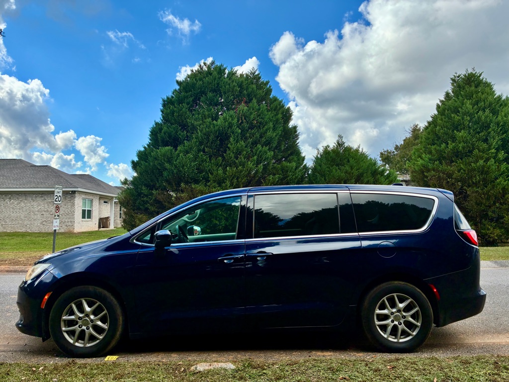 Photo 2 of this CHRYSLER PACIFICA