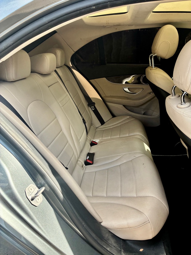 Photo 13 of this MERCEDES-BENZ C-CLASS