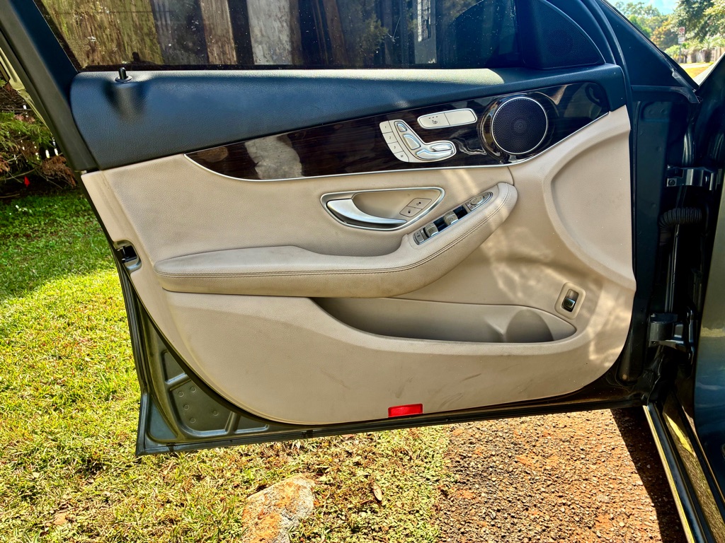 Photo 9 of this MERCEDES-BENZ C-CLASS