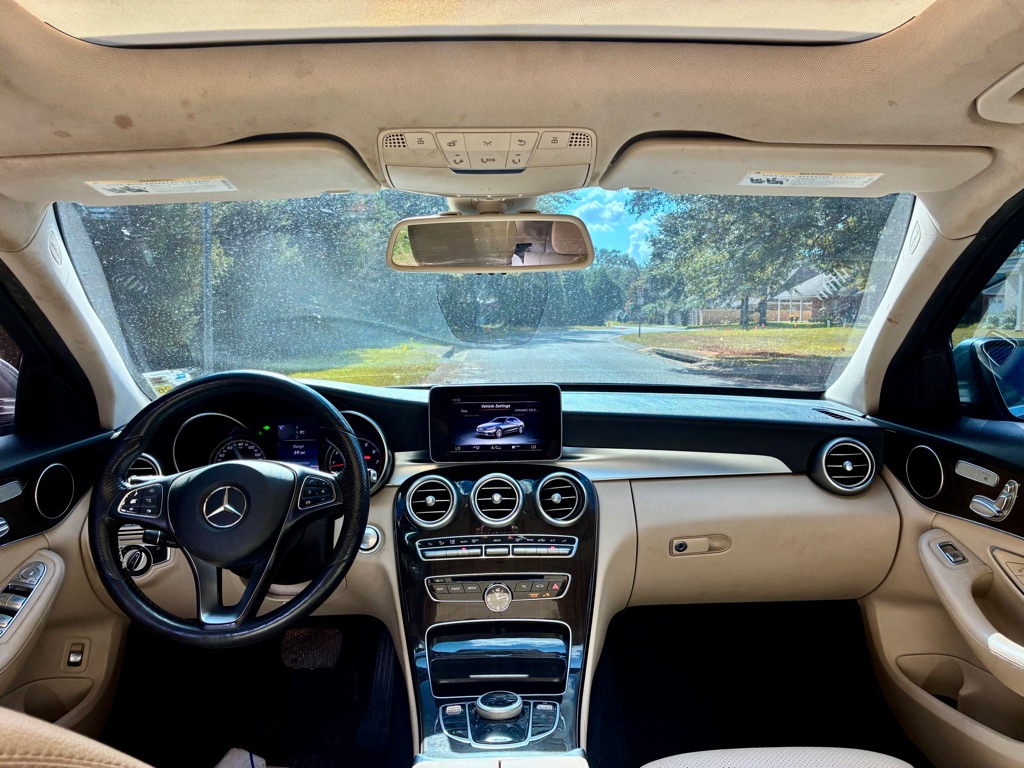 Photo 12 of this MERCEDES-BENZ C-CLASS