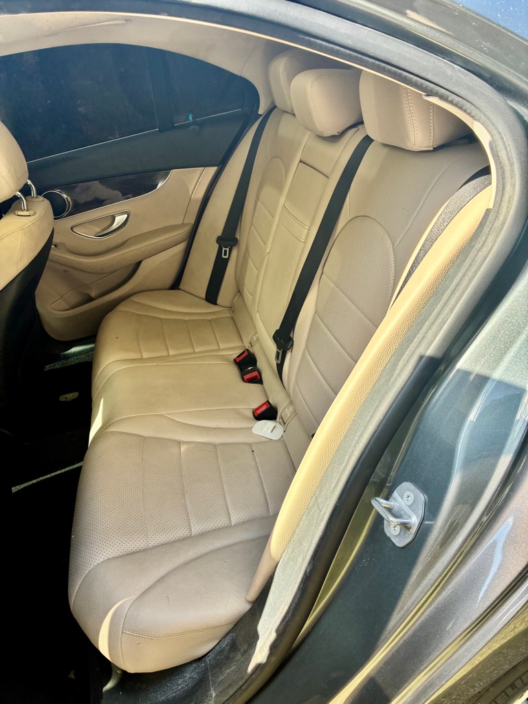 Photo 10 of this MERCEDES-BENZ C-CLASS