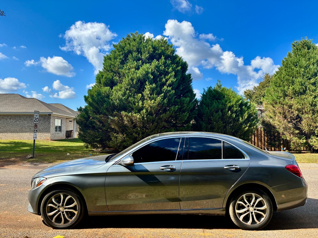 Photo 3 of this MERCEDES-BENZ C-CLASS