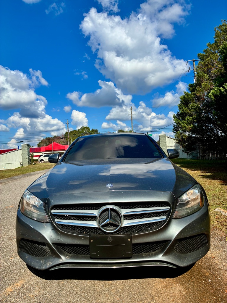 Photo 2 of this MERCEDES-BENZ C-CLASS