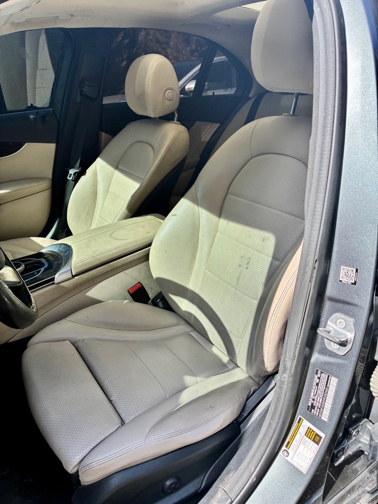 Photo 8 of this MERCEDES-BENZ C-CLASS