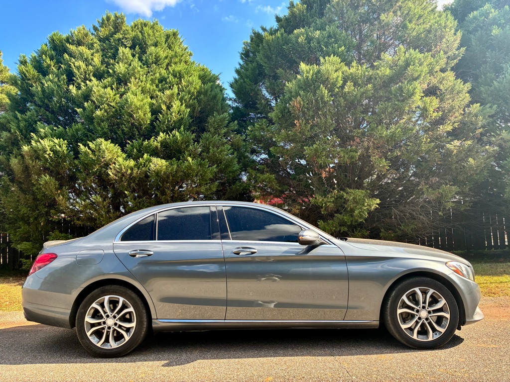 Photo 7 of this MERCEDES-BENZ C-CLASS