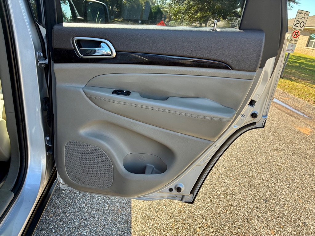 Photo 14 of this JEEP GRAND CHEROKEE
