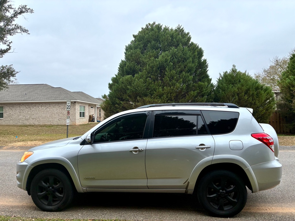Photo 6 of this TOYOTA RAV4