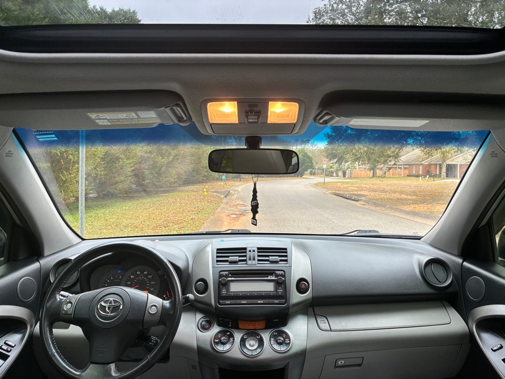 Photo 17 of this TOYOTA RAV4