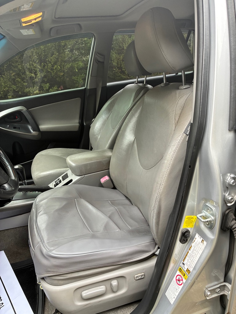 Photo 9 of this TOYOTA RAV4