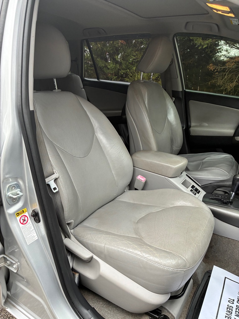 Photo 15 of this TOYOTA RAV4