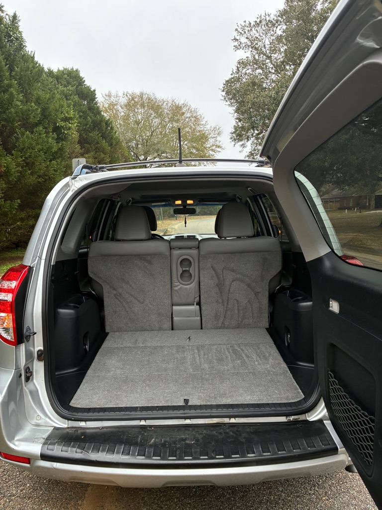 Photo 8 of this TOYOTA RAV4
