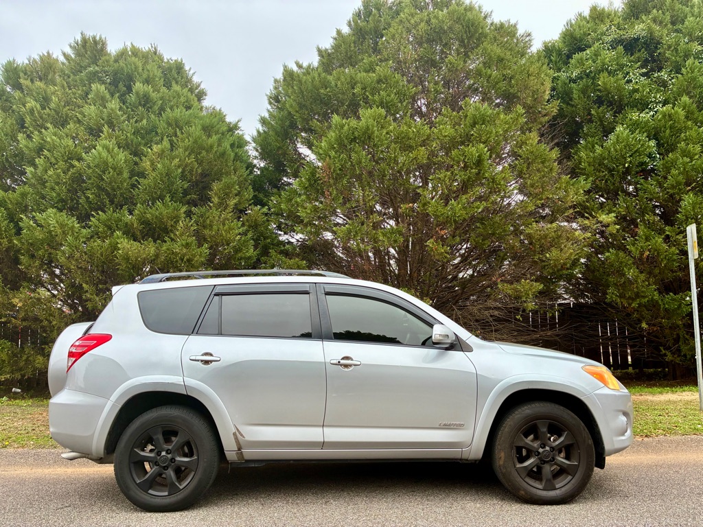 Photo 3 of this TOYOTA RAV4