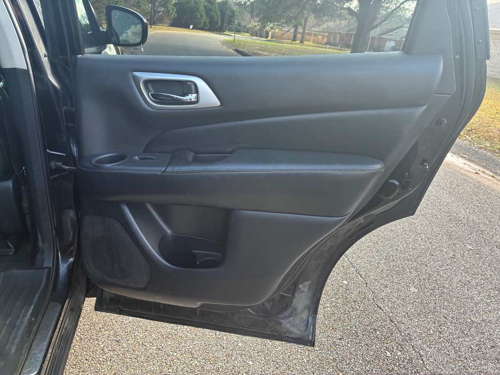 Photo 13 of this NISSAN PATHFINDER