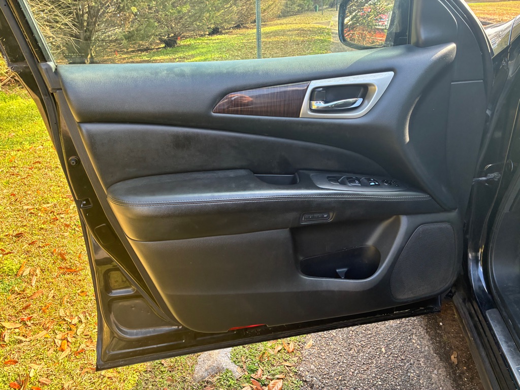 Photo 8 of this NISSAN PATHFINDER